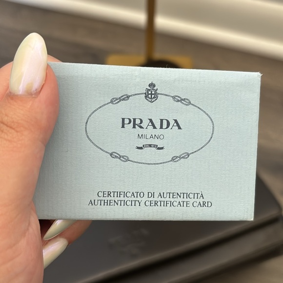 HP ✨✨ PRADA VINTAGE VERNICE LEATHER TOP HANDLE BAG - GREAT CONDITION WITH COA - Picture 5 of 9